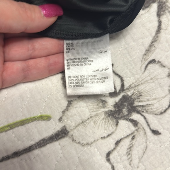 Bar III faux-leather front leggings with vented ankles - Picture 9 of 9